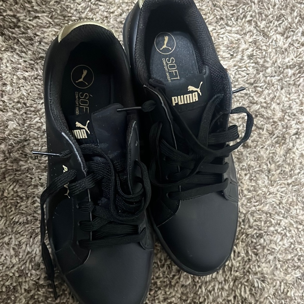 Black and gold puma women’s 8.5